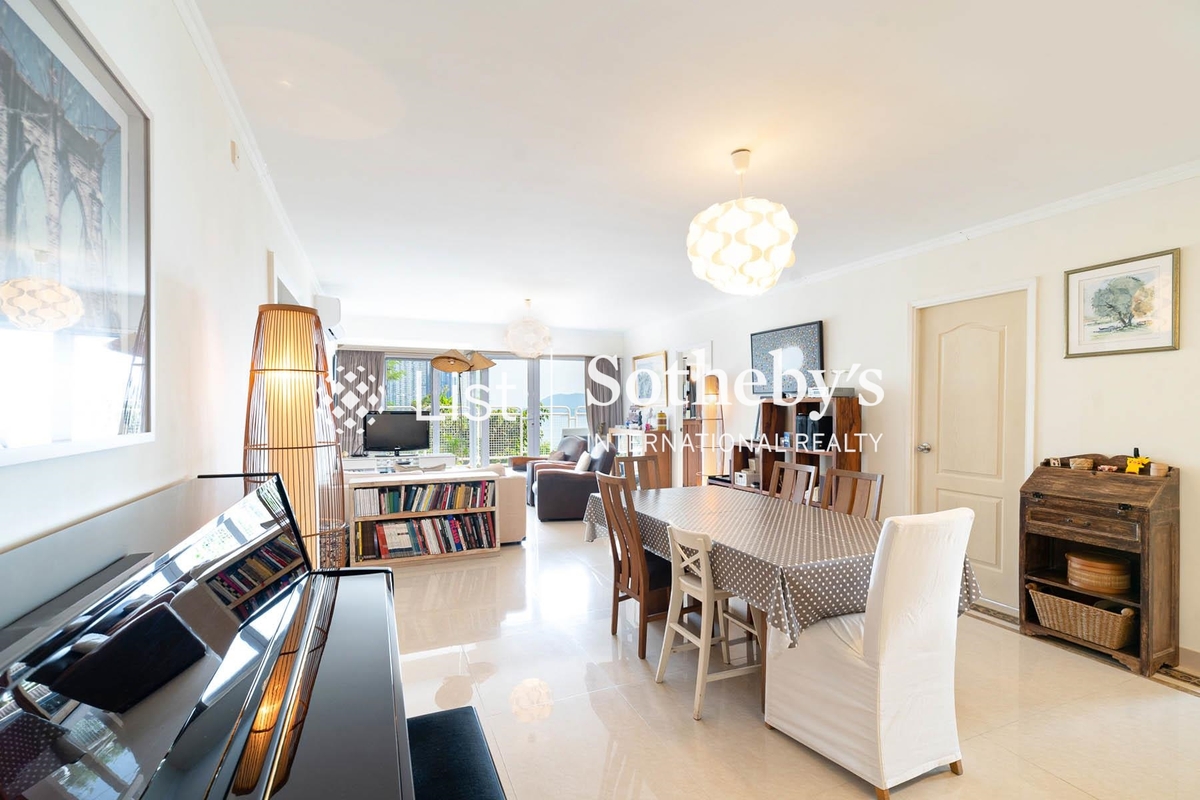 Aegean Terrace 愛琴苑 | Living and Dining Room