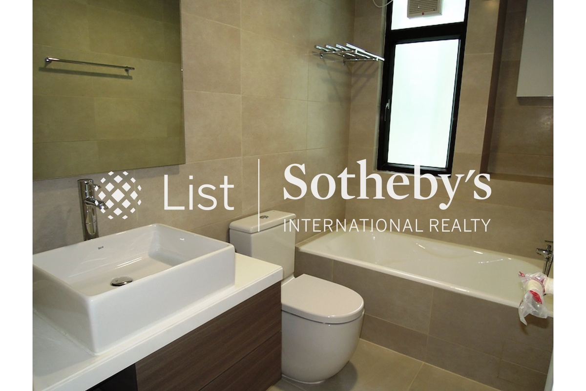 Bisney Gardens 碧荔花園 | Guest Bathroom