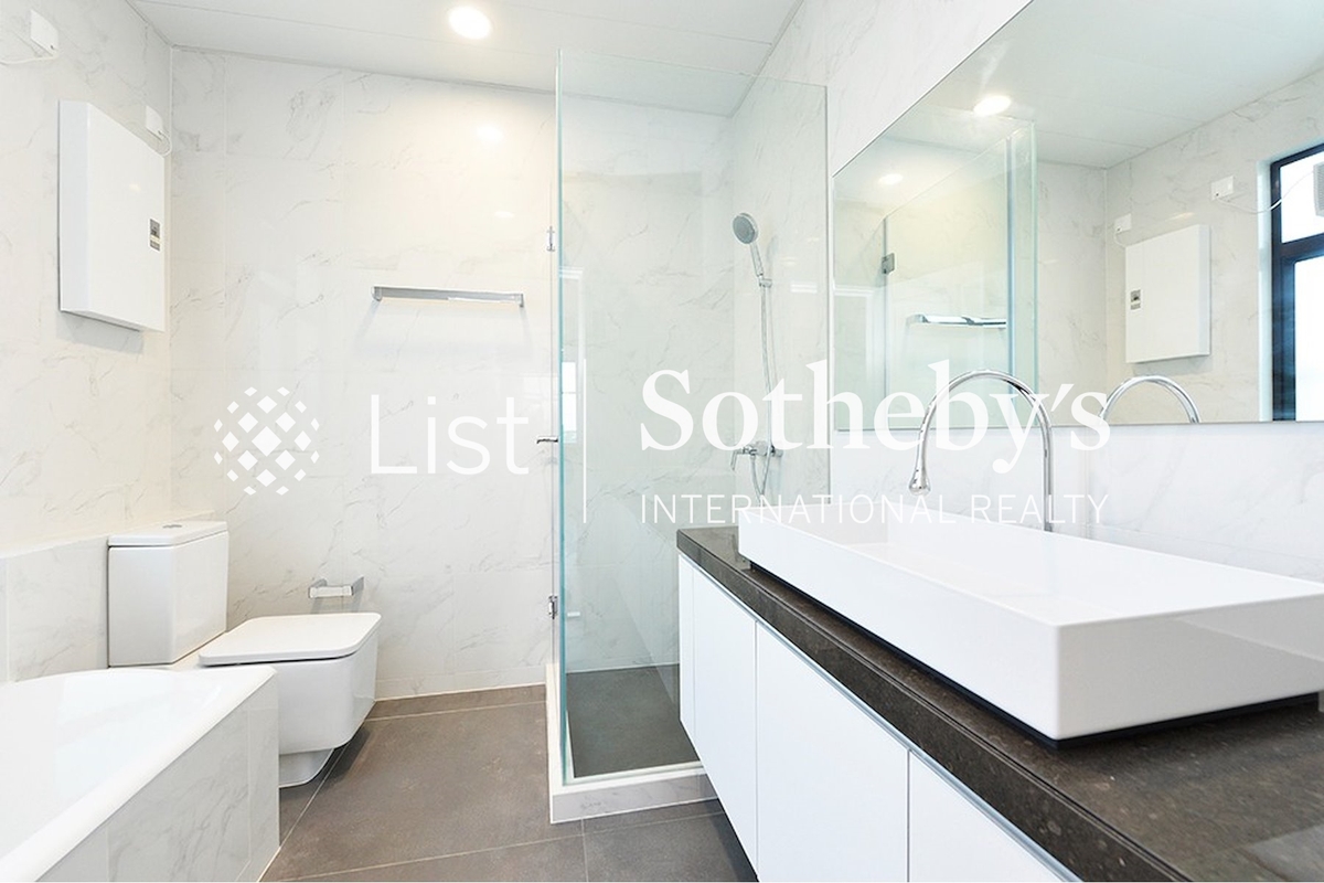 Bisney Gardens 碧荔花園 | Master Bathroom