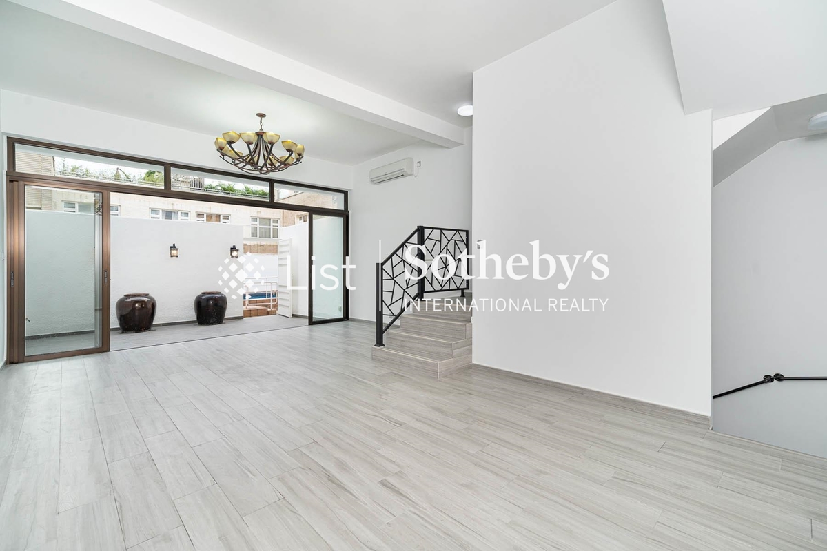 Bisney Gardens 碧荔花園 | Living and Dining Room