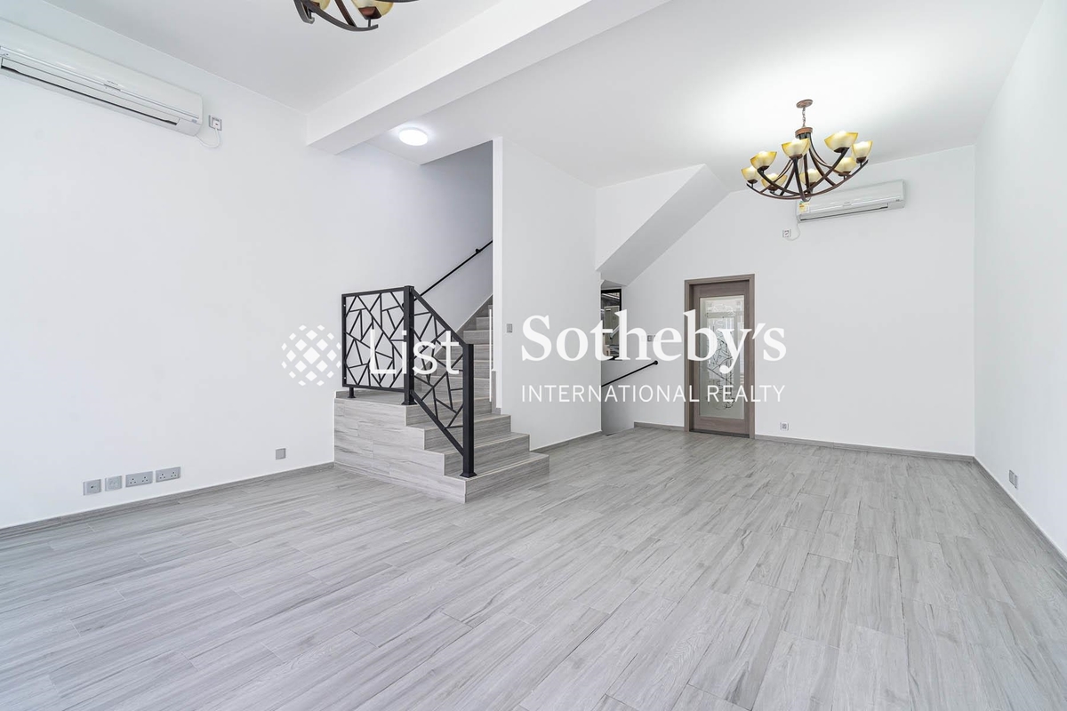 Bisney Gardens 碧荔花園 | Living and Dining Room