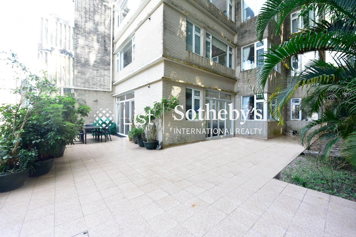 29-31 Bisney Road 碧荔道29-31號 | Private Garden off Living and Dining Room