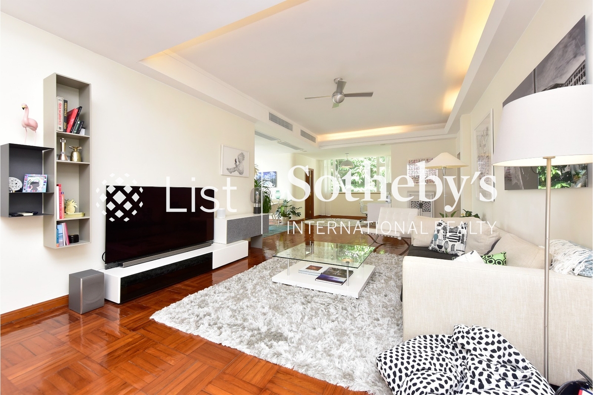 29-31 Bisney Road 碧荔道29-31號 | Living and Dining Room