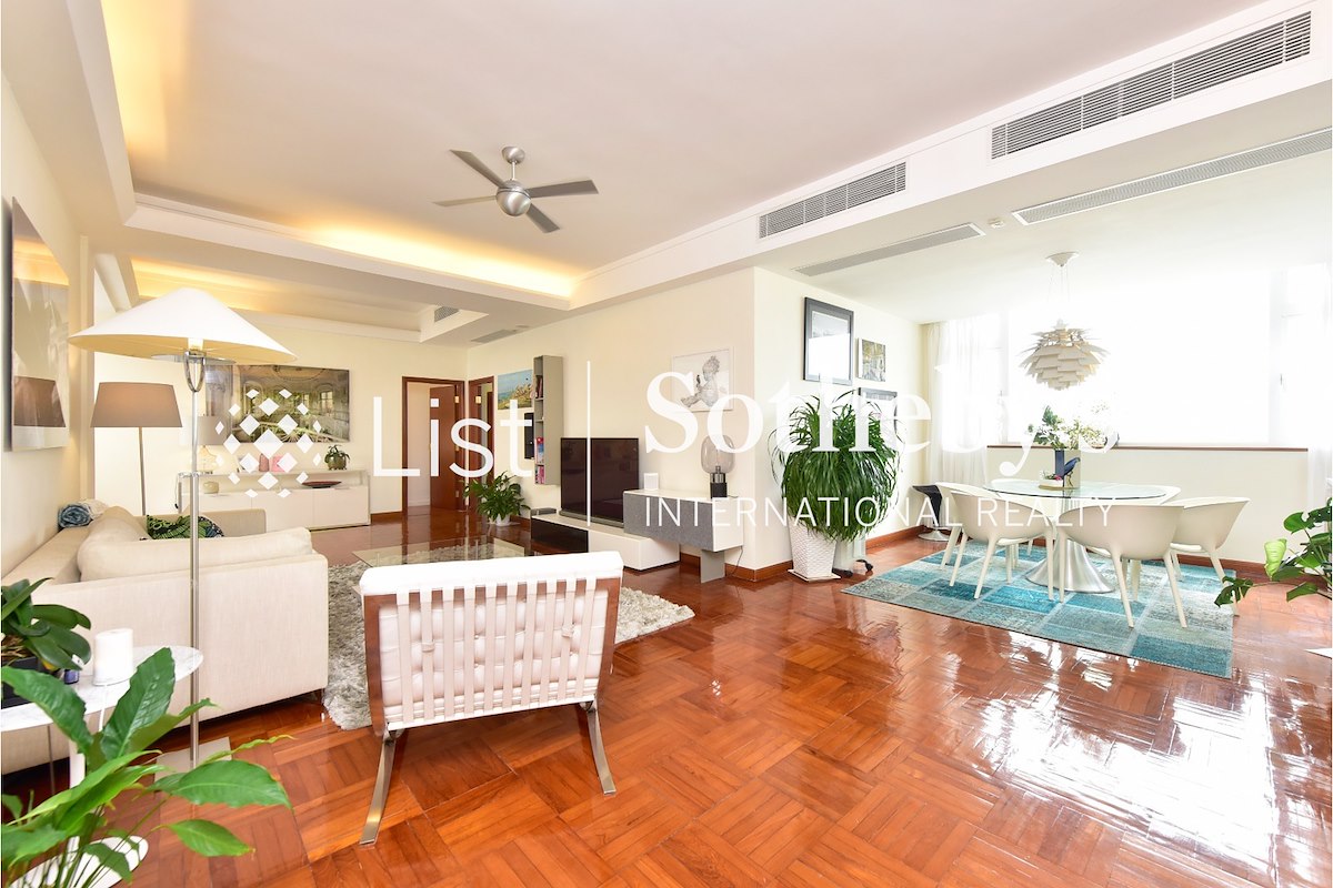29-31 Bisney Road 碧荔道29-31号 | Living and Dining Room