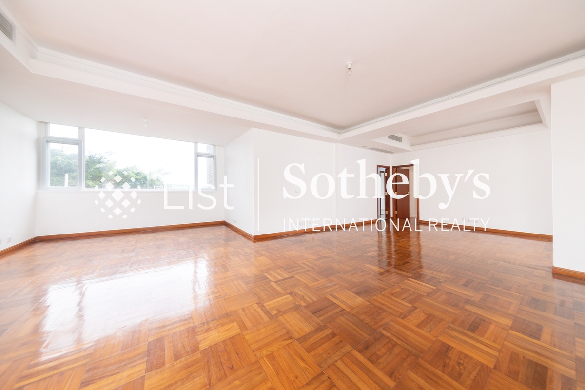 29-31 Bisney Road 碧荔道29-31號 | Living and Dining Room