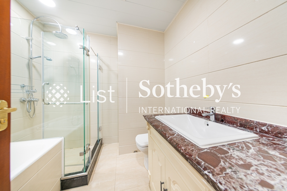 29-31 Bisney Road 碧荔道29-31號 | Guest Bathroom