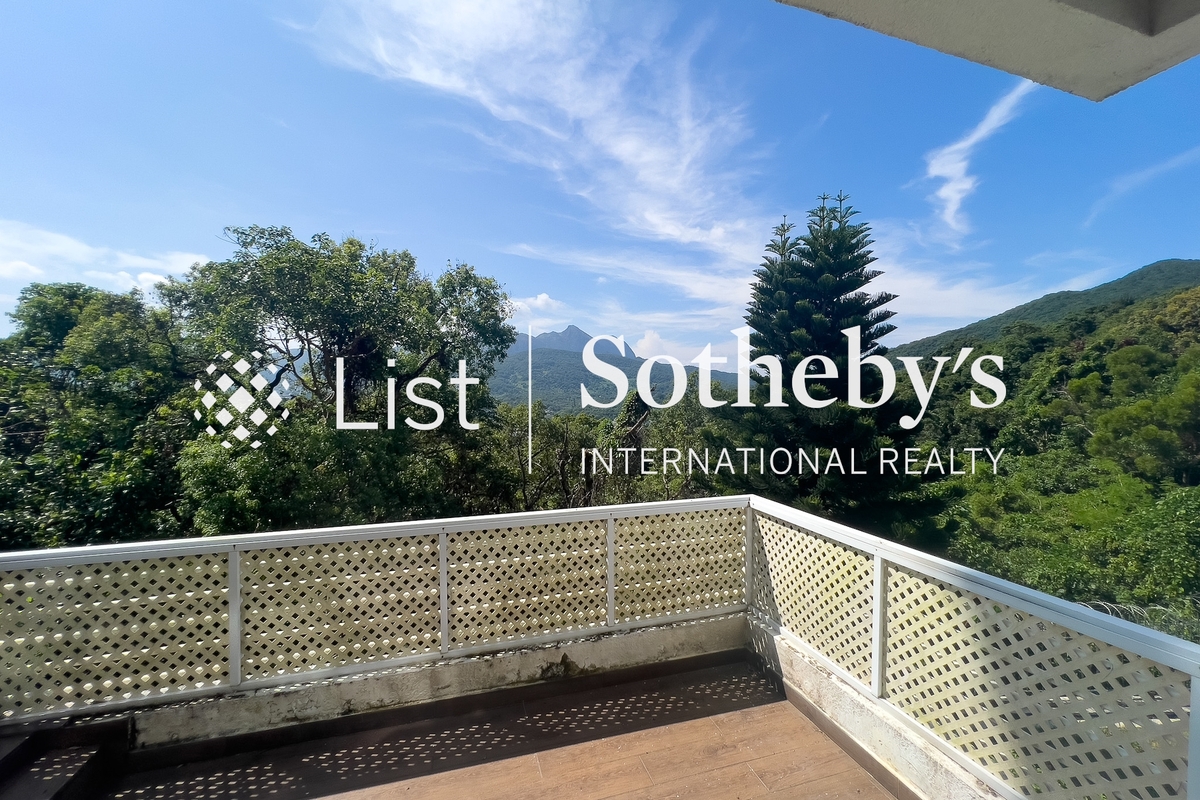 Floral Villas 早禾居 | Balcony off Master Bedroom