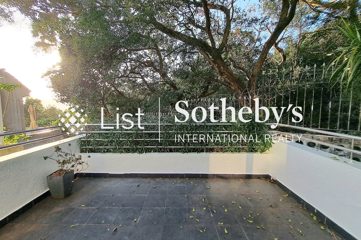 Floral Villas 早禾居 | Private Garden off Living and Dining Room