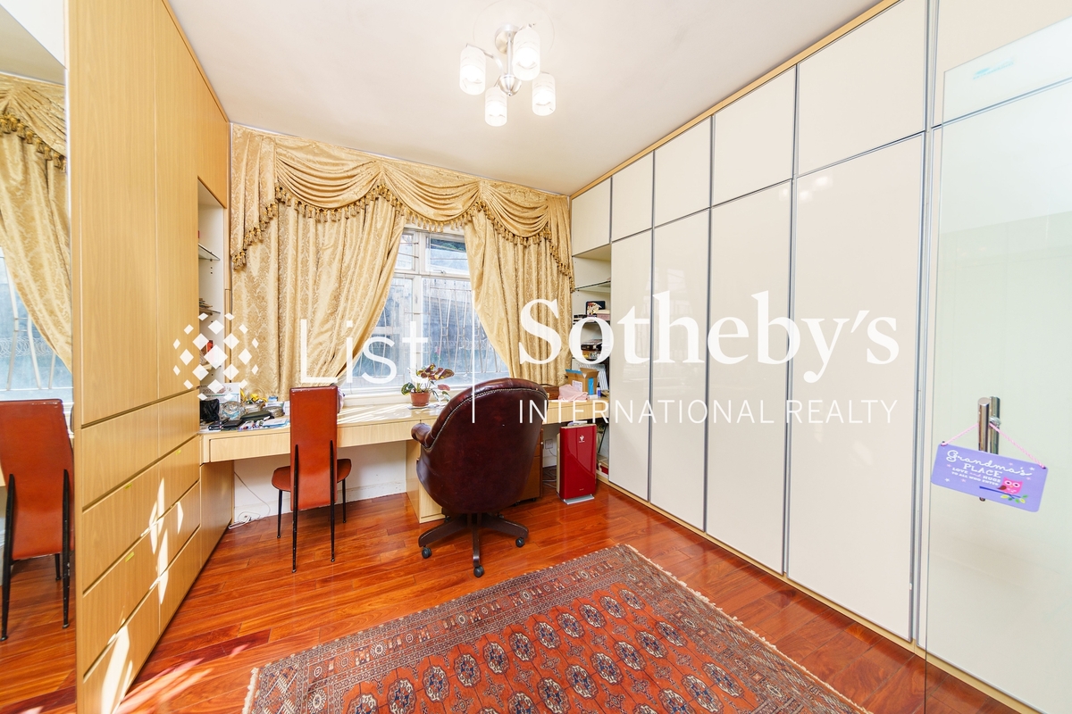 Villa Veneto 威都閣 | Study Room in Master Bedroom