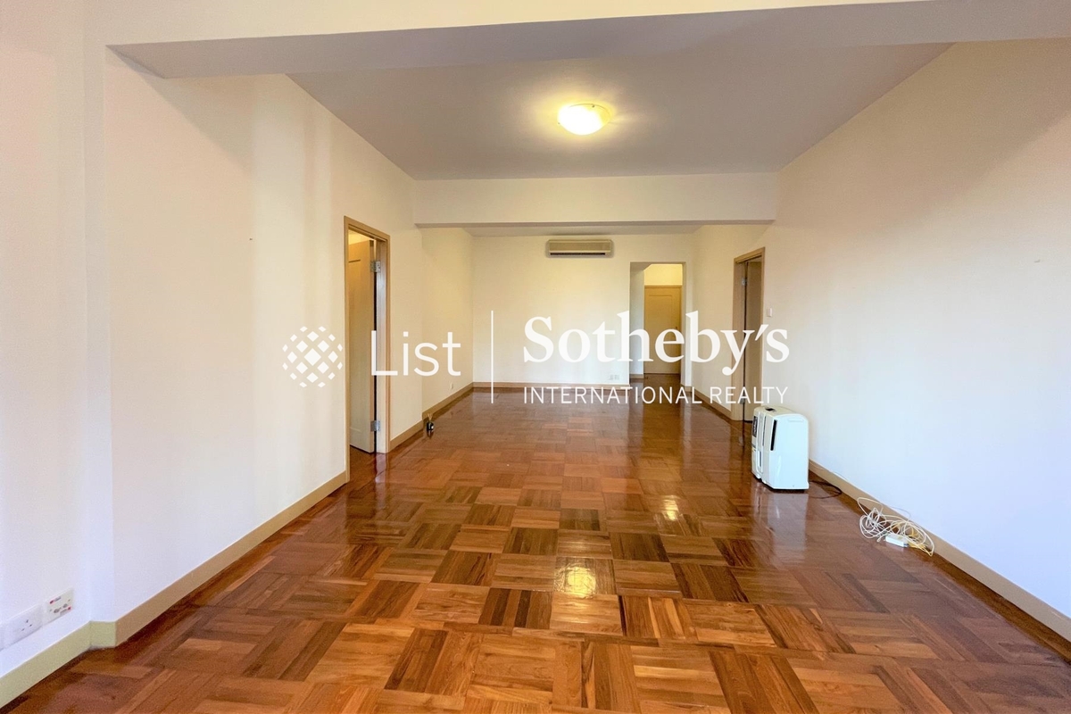 Wah Chi Mansion 華芝大廈 | Living and Dining Room