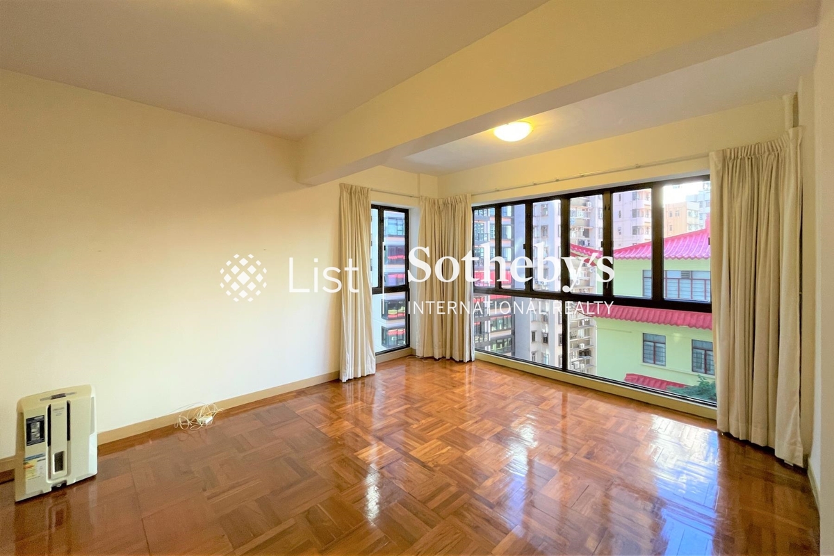 Wah Chi Mansion 華芝大廈 | Living and Dining Room