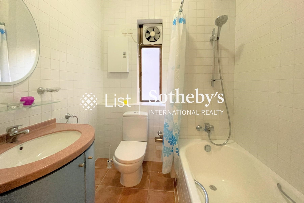 Wah Chi Mansion 華芝大廈 | Guest Bathroom