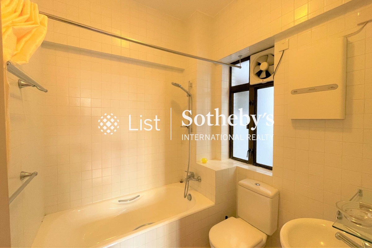 Wah Chi Mansion 華芝大廈 | Master Bathroom