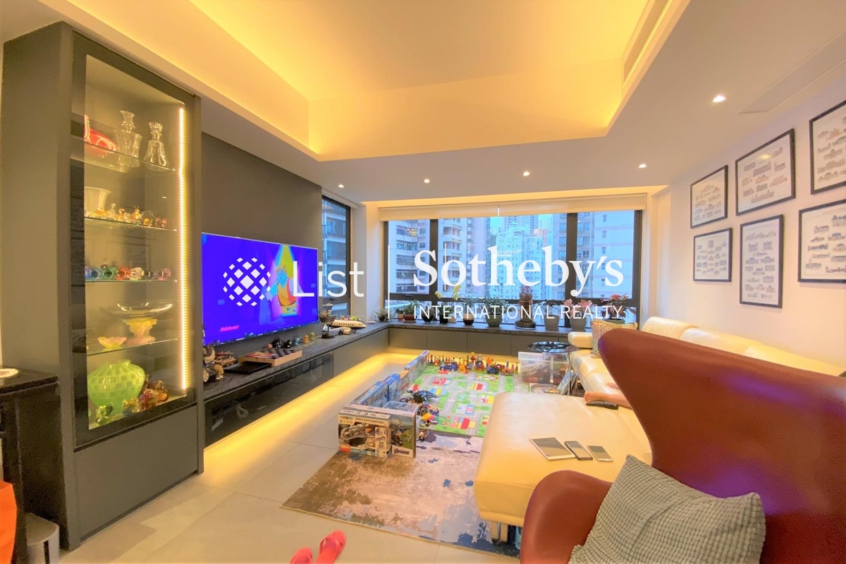 Wah Chi Mansion 華芝大廈 | Living and Dining Room