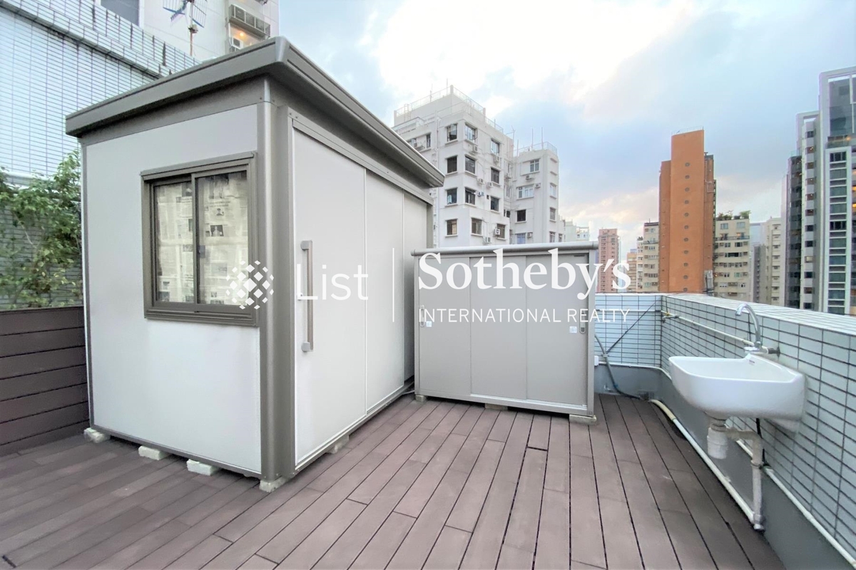 Wah Chi Mansion 華芝大廈 | Private Roof Terrace