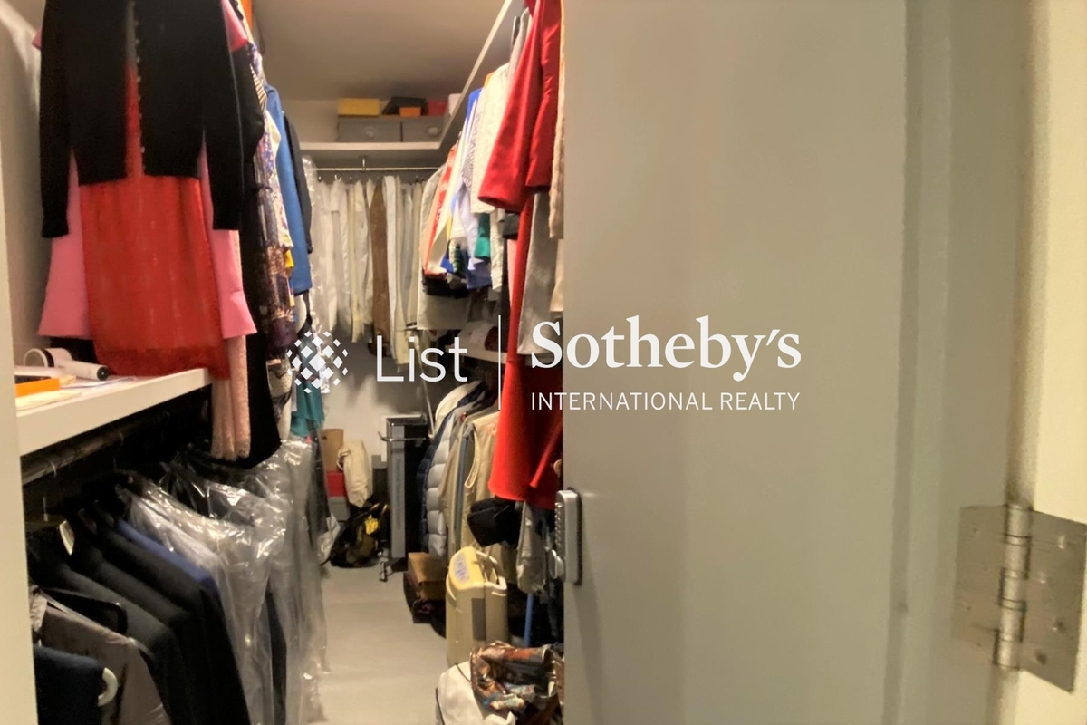 Wah Chi Mansion 華芝大廈 | Walk-in Closet in Master Bedroom