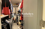 Wah Chi Mansion 華芝大廈 | Walk-in Closet in Master Bedroom