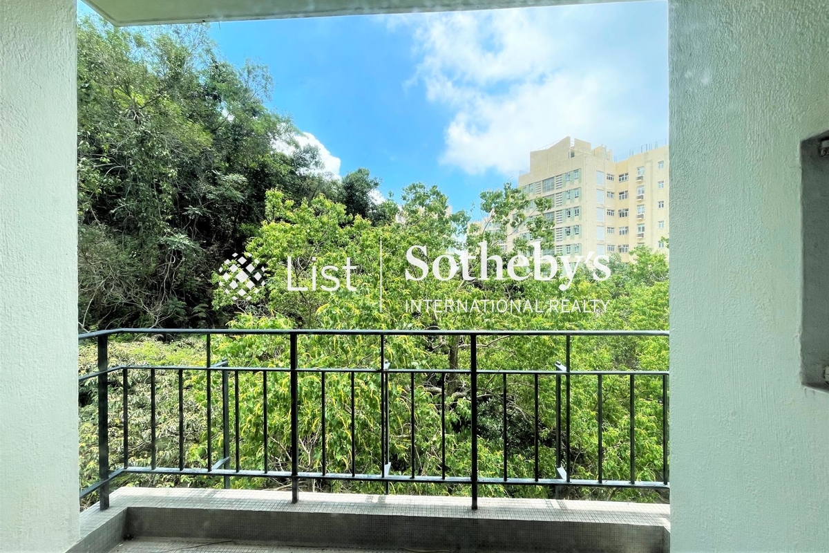 New Alberose 新玫瑰邨 | Balcony off Master Bedroom