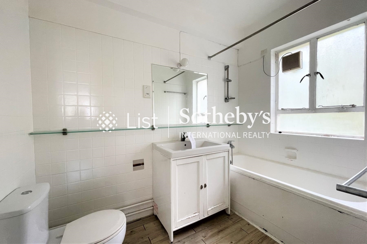 New Alberose 新玫瑰邨 | Guest Bathroom