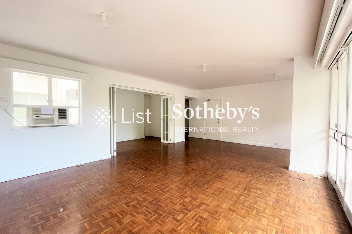 New Alberose 新玫瑰邨 | Living and Dining Room