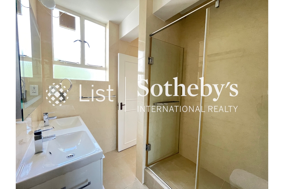 Middleton Towers 明德邨 | Guest Bathroom