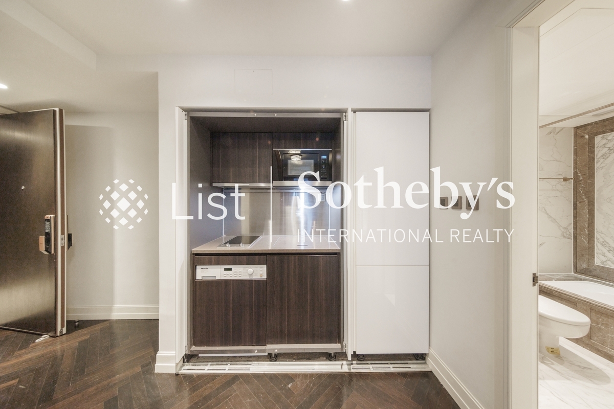 Castle One By V Castle One By V | Open Kitchen