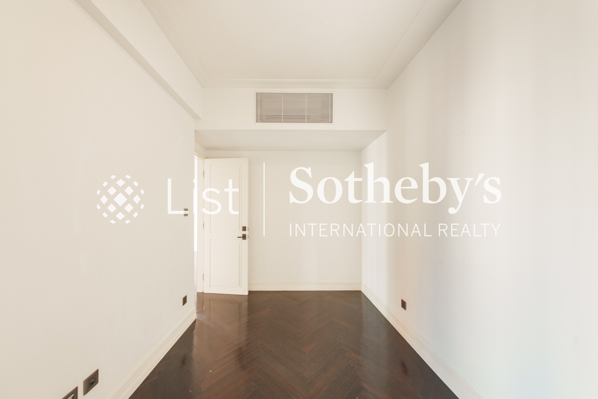 Castle One By V Castle One By V | Second Bedroom