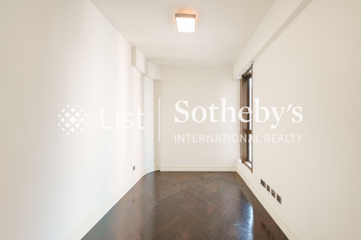 Castle One By V Castle One By V | Second Bedroom