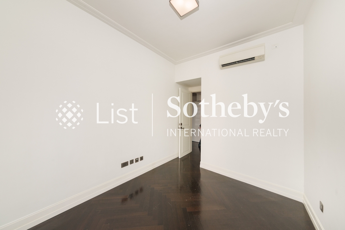 Castle One By V Castle One By V | Master Bedroom