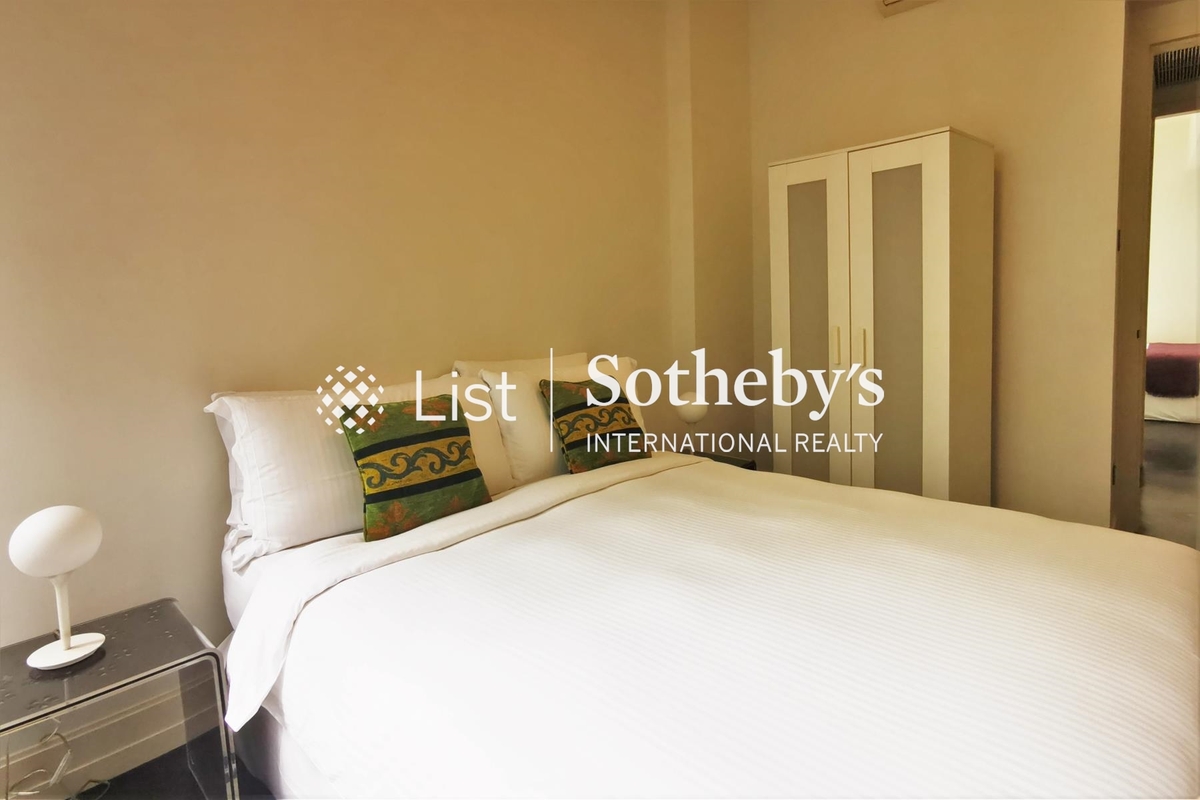 Castle One By V Castle One By V | Second Bedroom