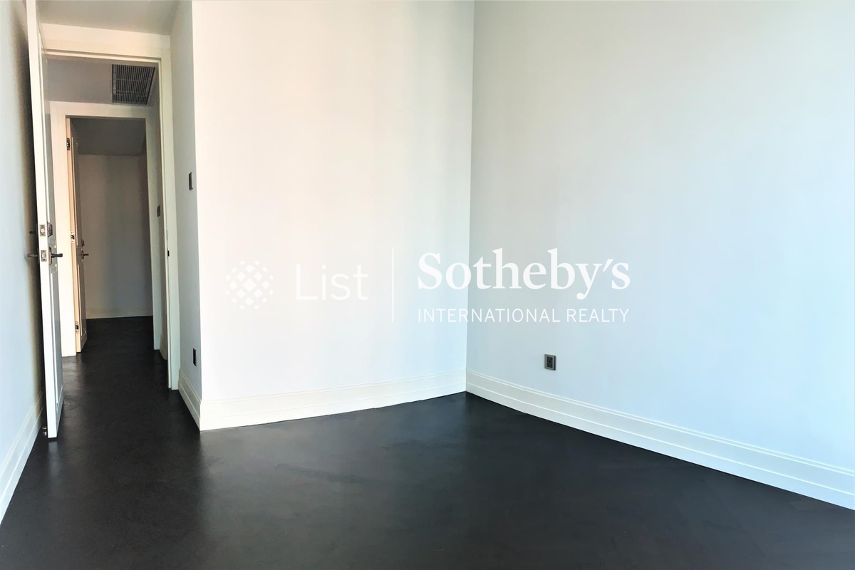 Castle One By V Castle One By V | Master Bedroom