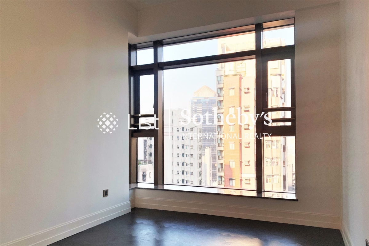 Castle One By V Castle One By V | Master Bedroom