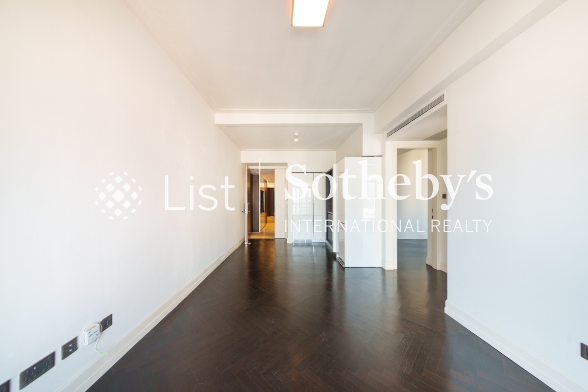 Castle One By V Castle One By V | Living and Dining Room