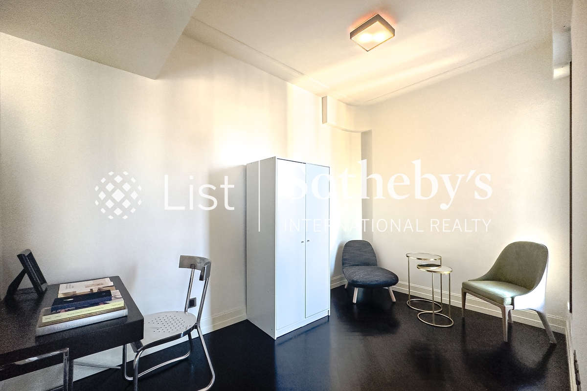 Castle One By V Castle One By V | Second Bedroom