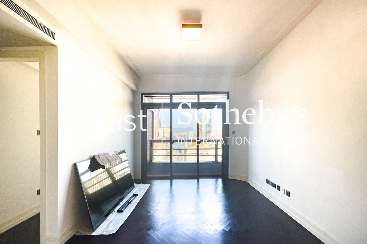 Castle One By V Castle One By V | Living and Dining Room