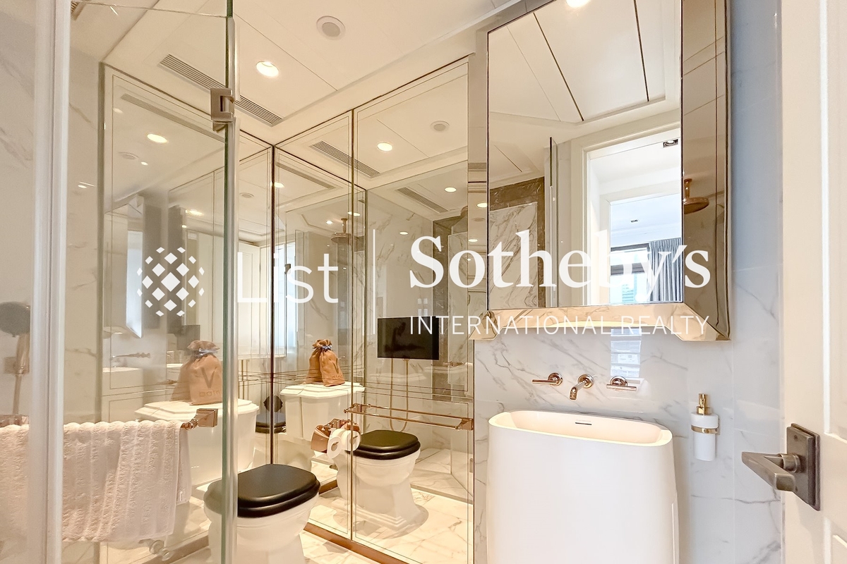 Castle One By V Castle One By V | Guest Bathroom