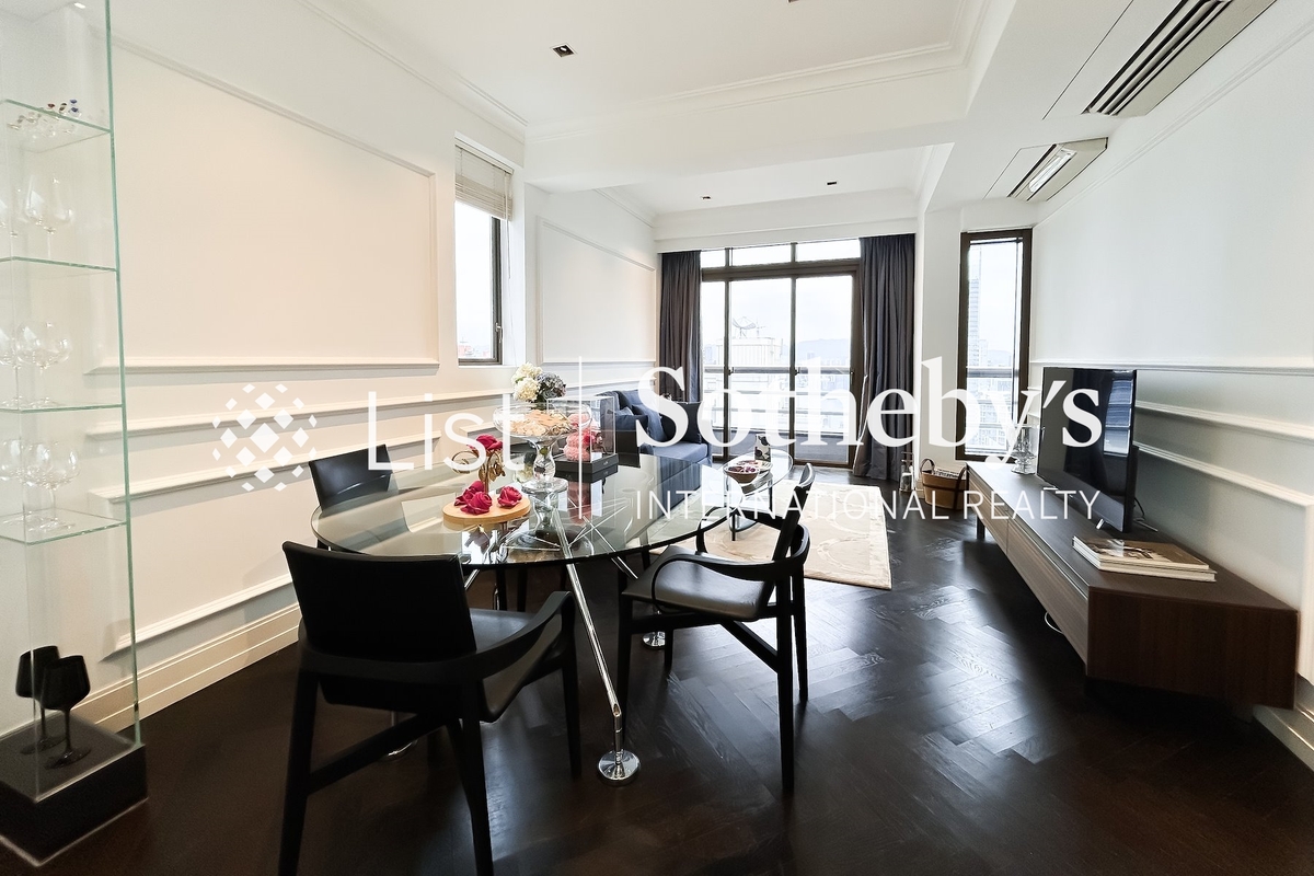 Castle One By V Castle One By V | Living and Dining Room