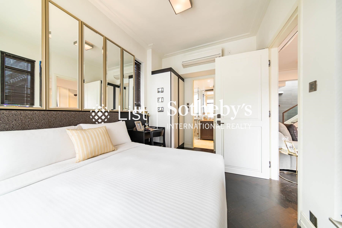 Castle One By V Castle One By V | Master Bedroom