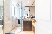 Castle One By V Castle One By V | Master Bathroom