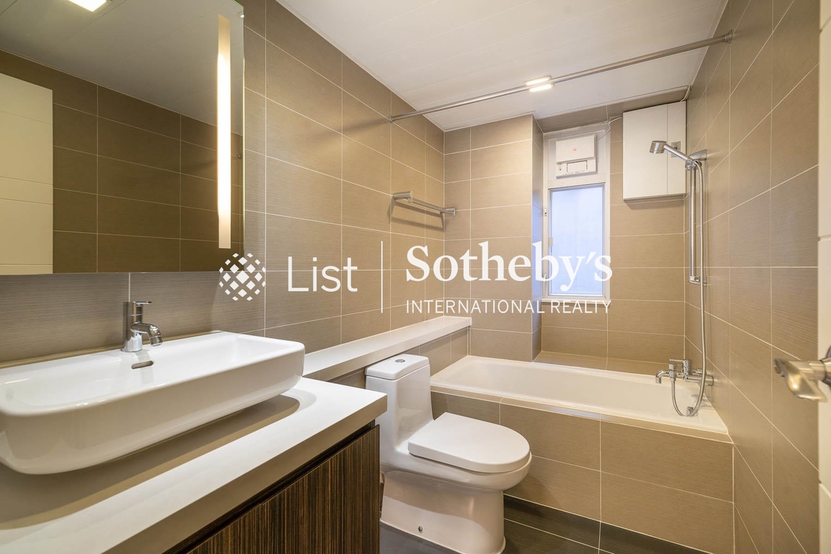 Bowen Verde Bowen Verde | Guest Bathroom