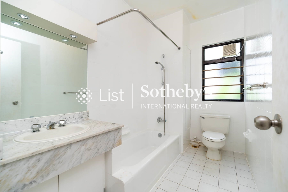 Pine Grove 蘊真閣 | Guest Bathroom