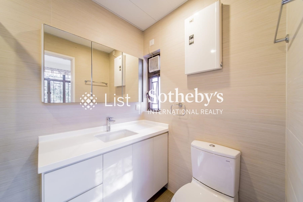 Mayflower Mansion 梅苑 | Master Bathroom