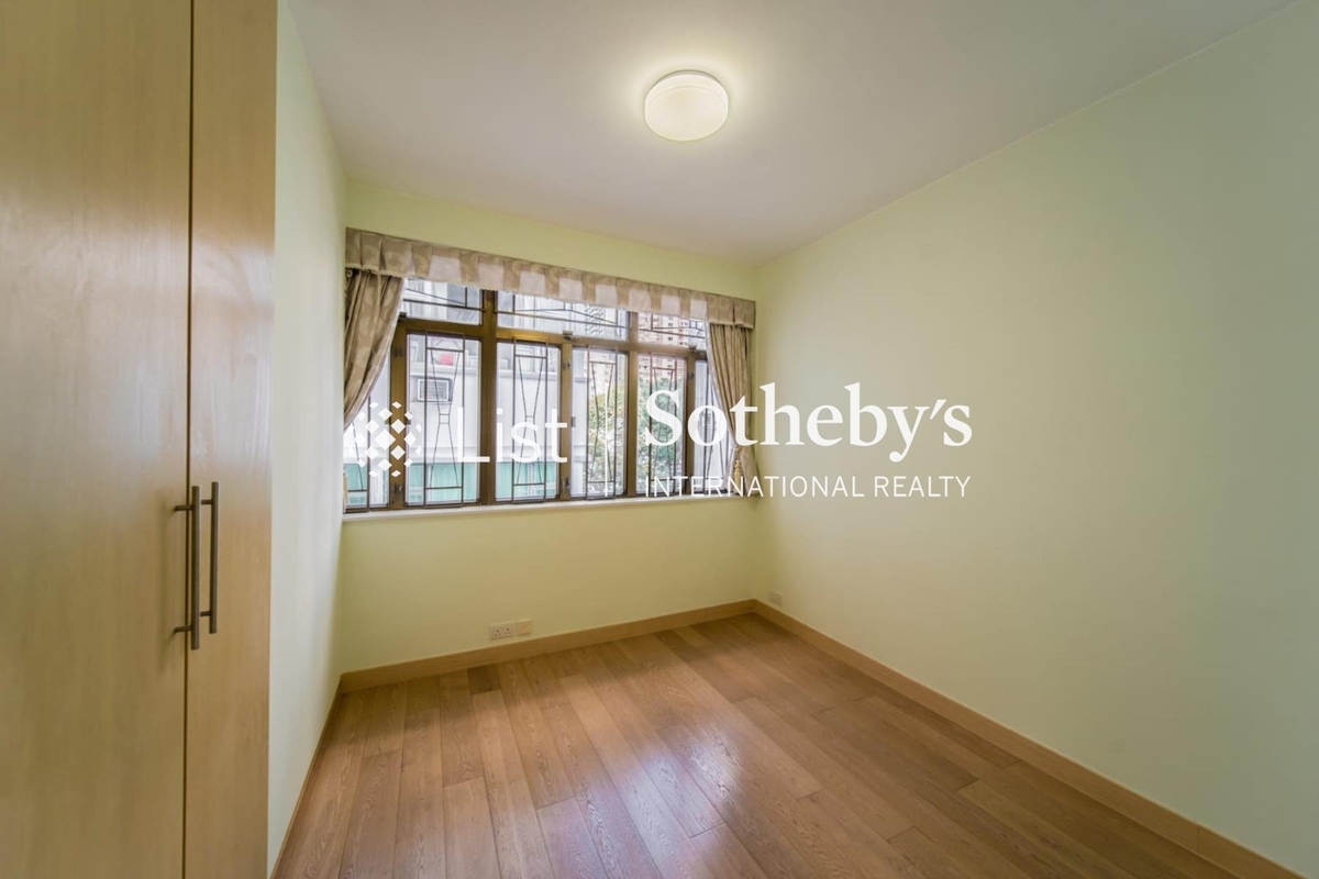 Mayflower Mansion 梅苑 | Second Bedroom