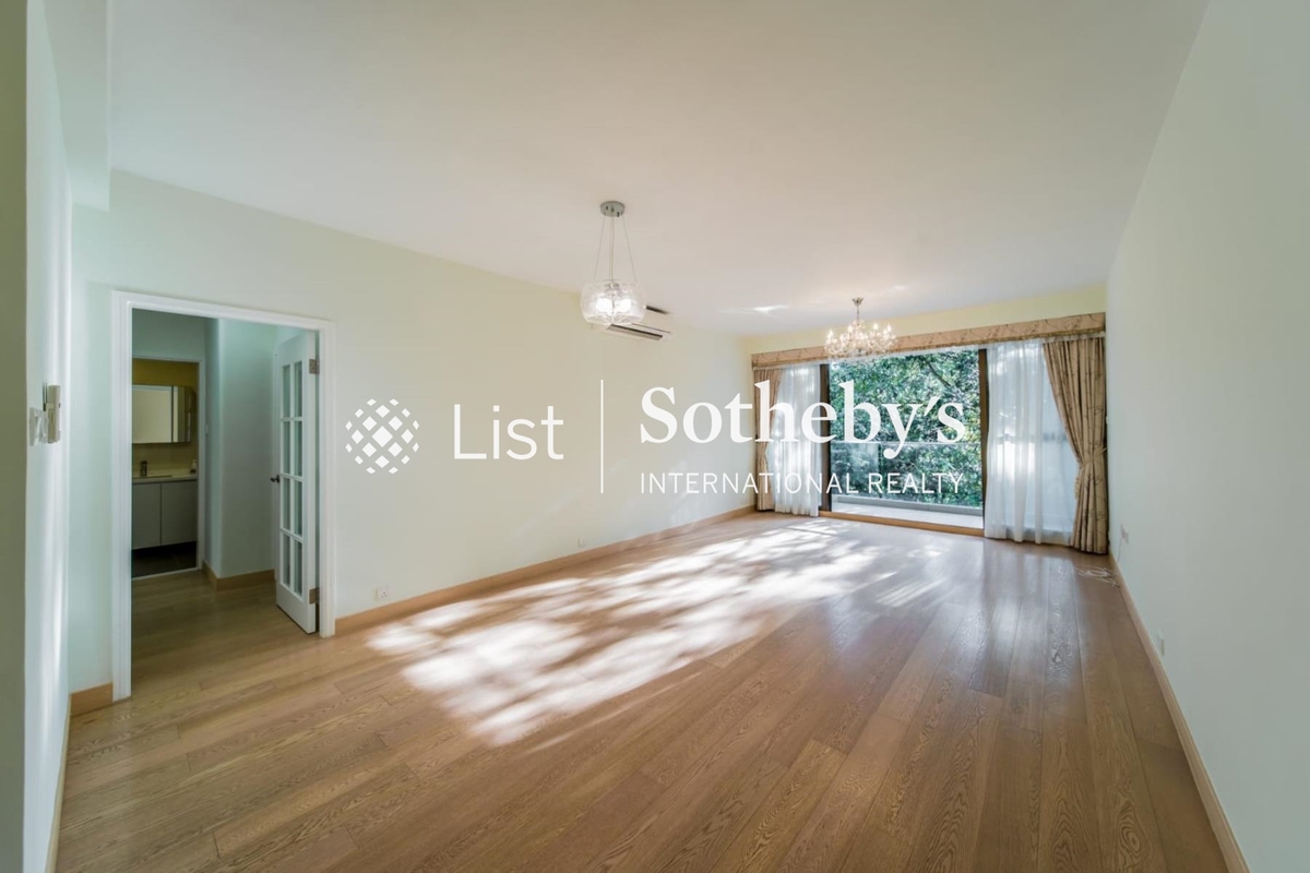 Mayflower Mansion 梅苑 | Living and Dining Room