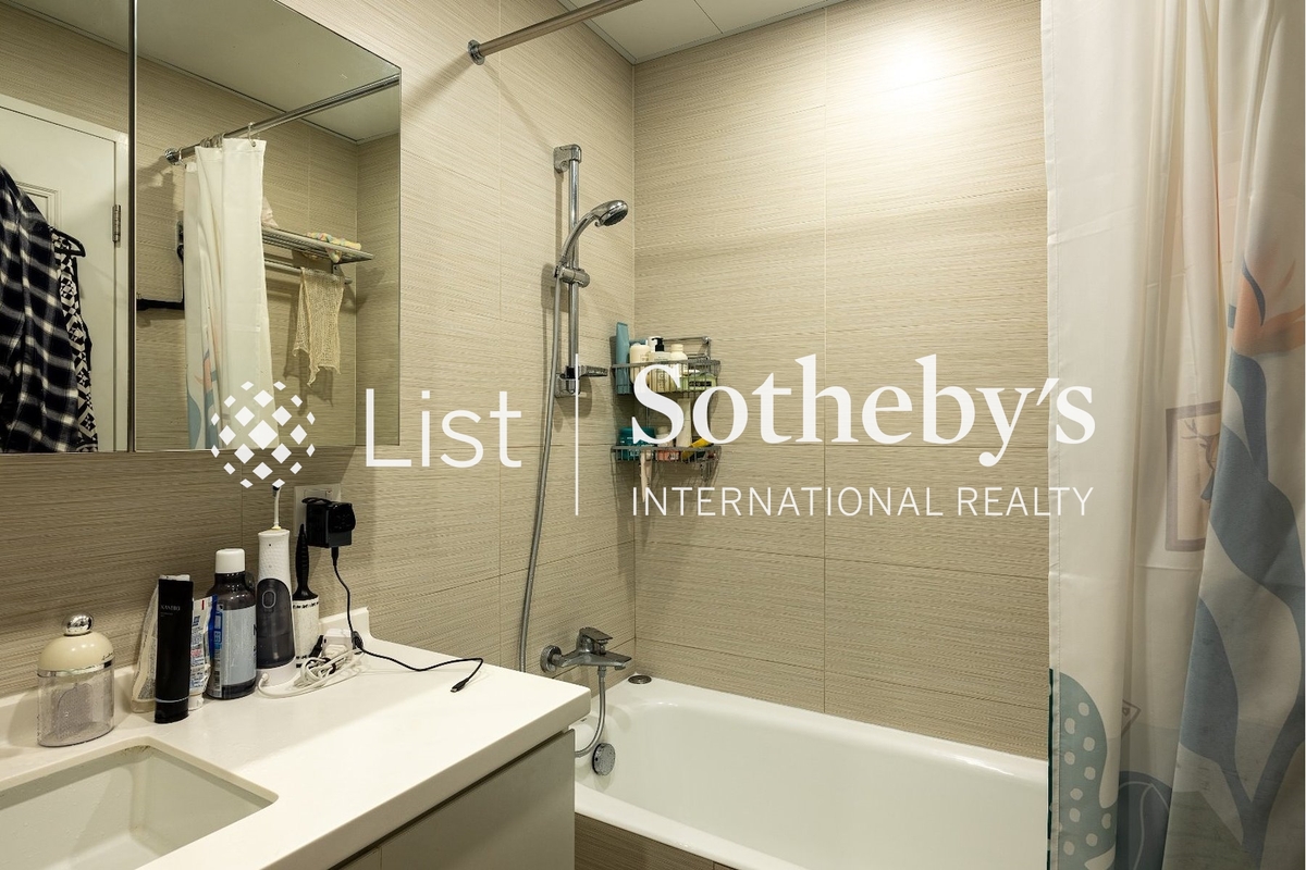 Mayflower Mansion 梅苑 | Master Bathroom