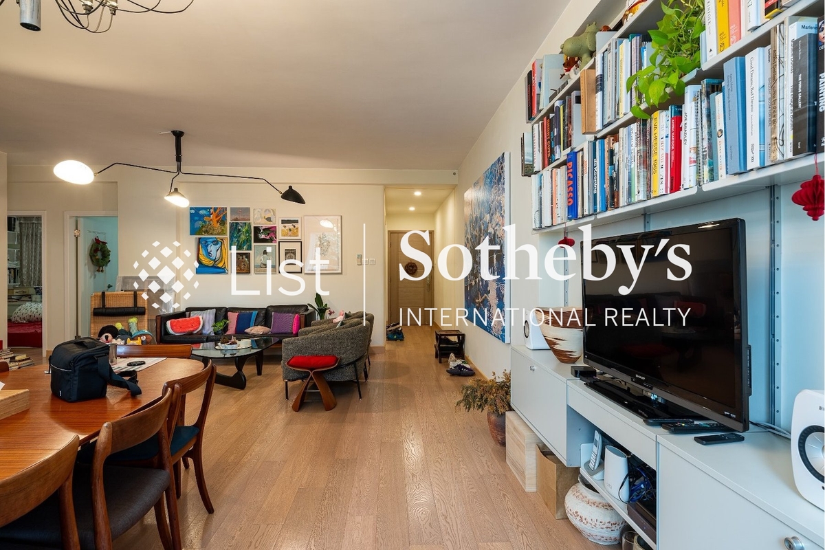 Mayflower Mansion 梅苑 | Living and Dining Room