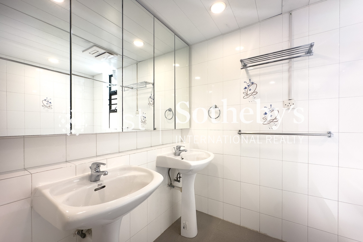 Hecny Court Hecny Court | Master Bedroom