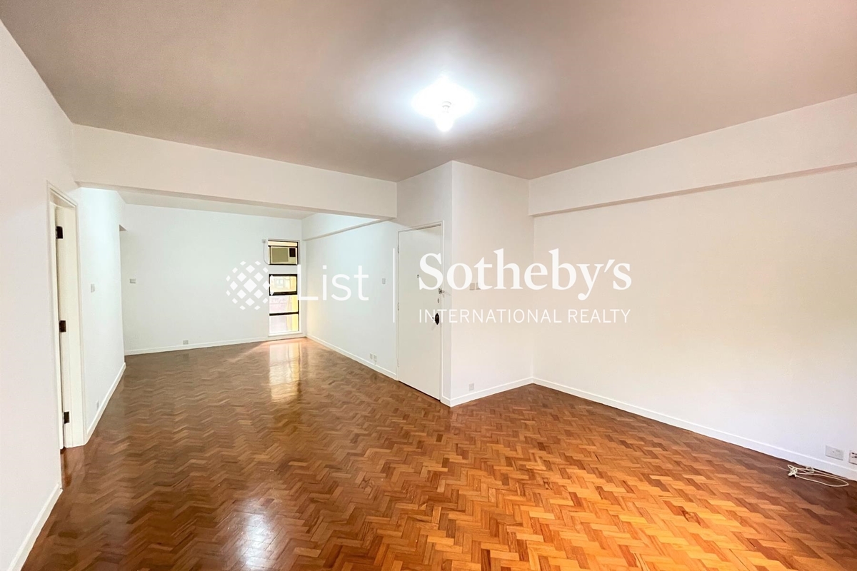 Hecny Court Hecny Court | Living and Dining Room