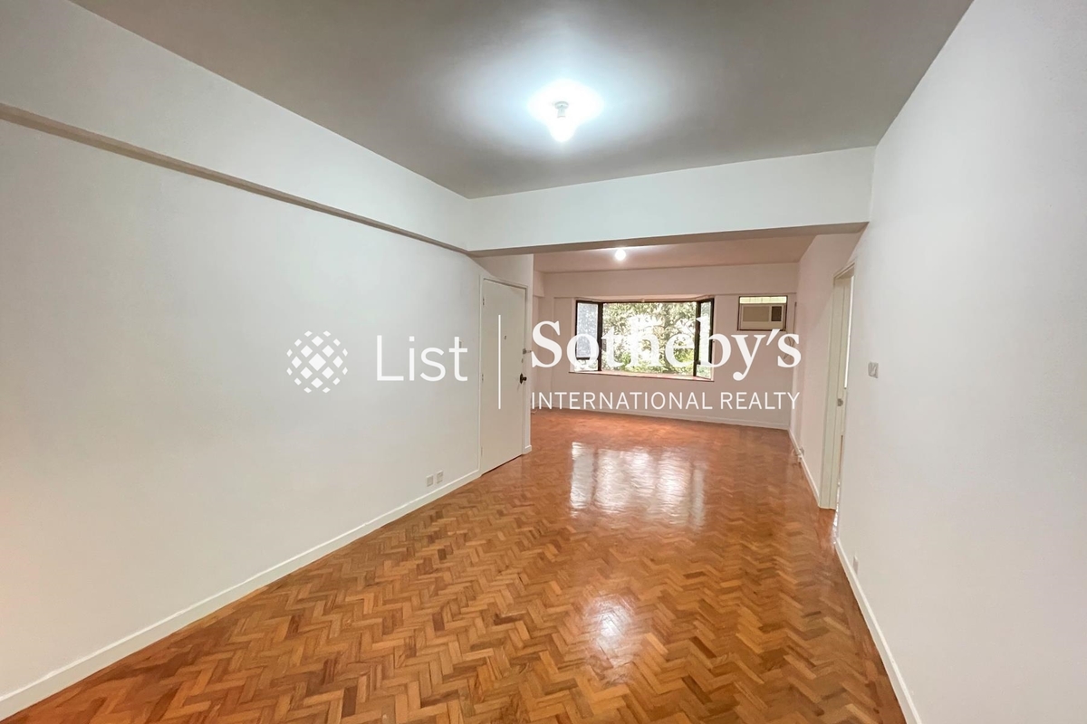 Hecny Court Hecny Court | Living and Dining Room