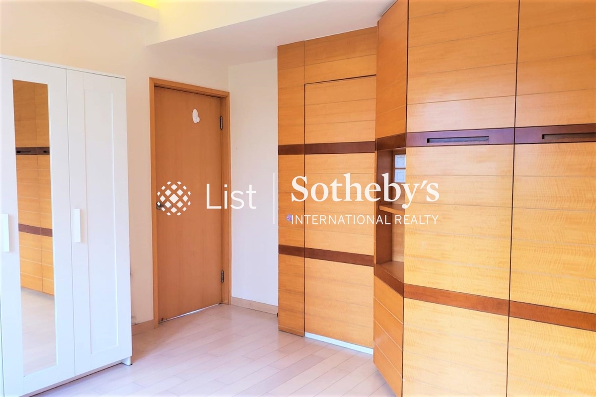 San Francisco Towers 金山花園 | Built-in Wardrobe in Master Bedroom
